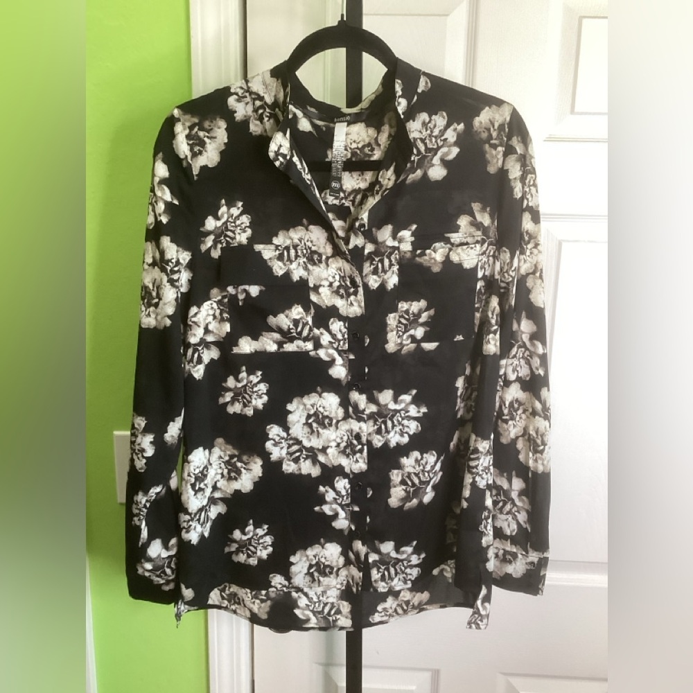 Kensie Black and White Floral Button Down Shirt, size Medium